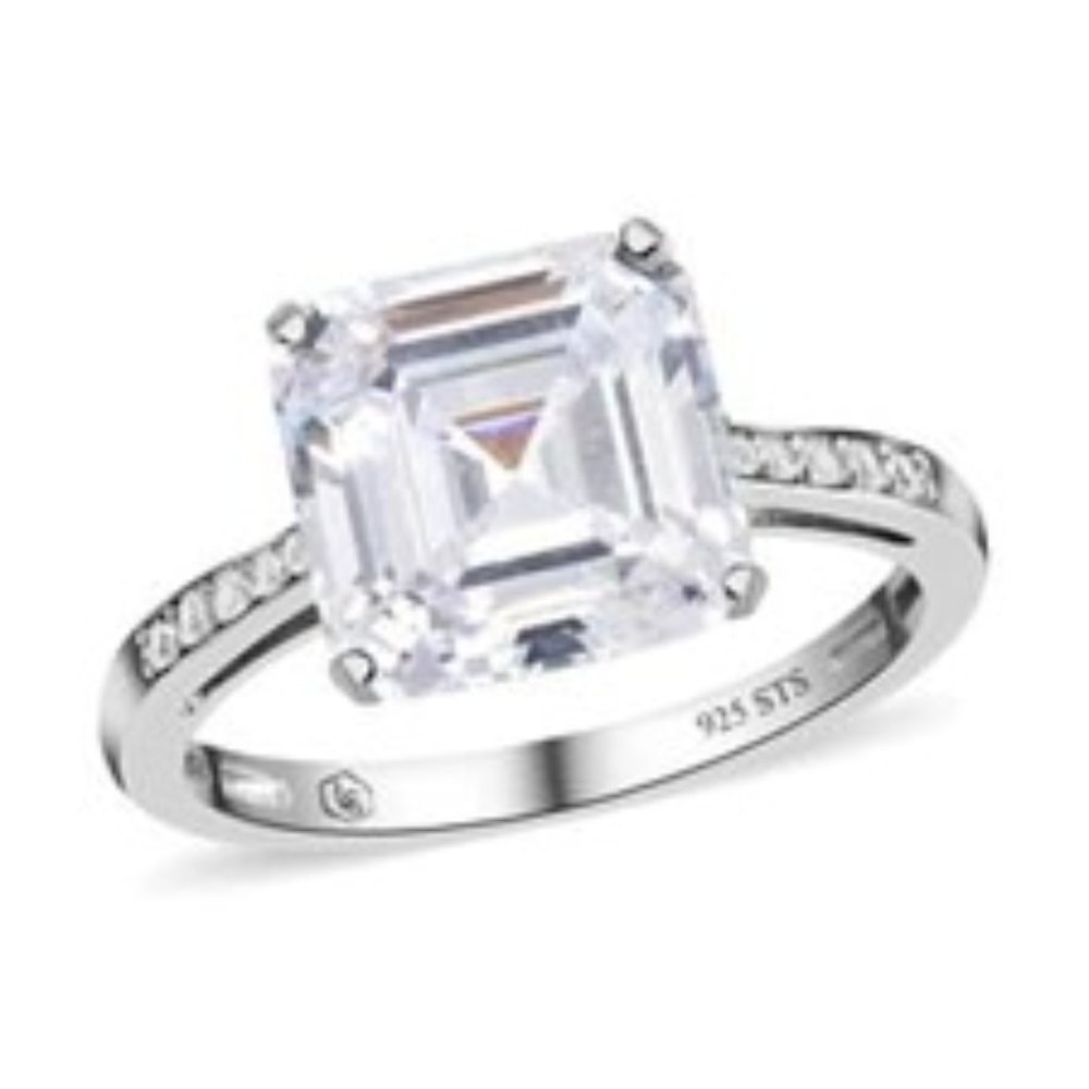 NWOT -  WOMAN'S RING SIZE 8 -CZ